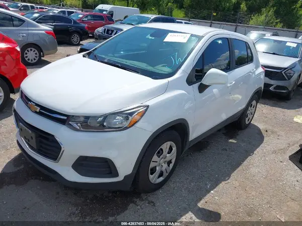 3GNCJKSB0JL394387 2018 CHEVROLET TRAX - Image 2