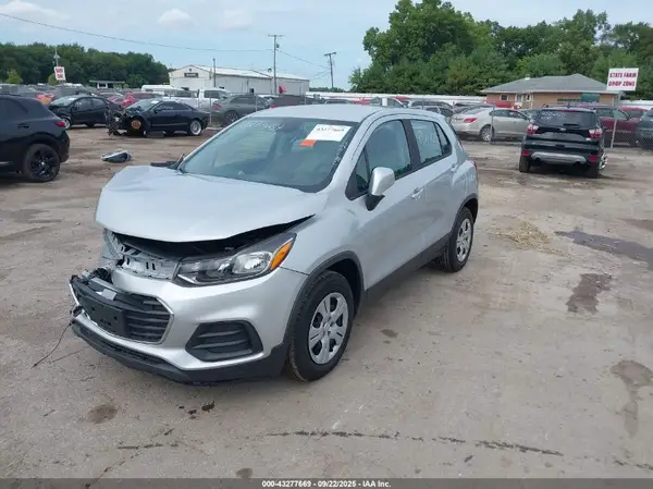3GNCJKSB0JL416565 2018 CHEVROLET TRAX - Image 2