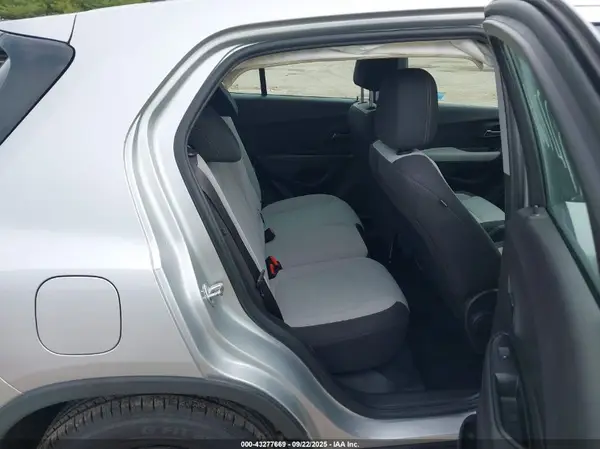 3GNCJKSB0JL416565 2018 CHEVROLET TRAX - Image 8
