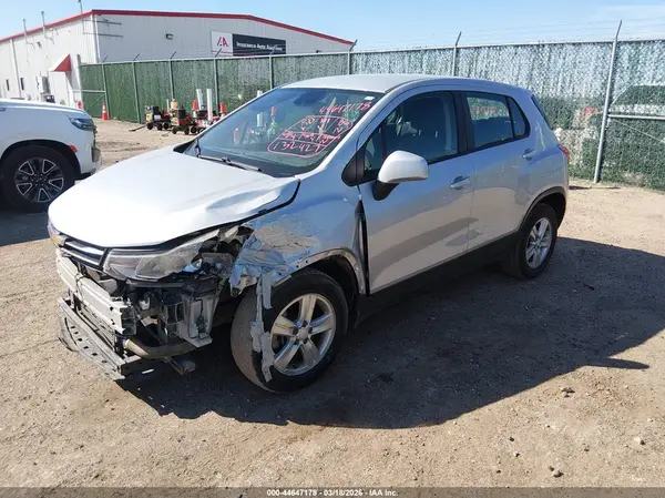 3GNCJKSB0KL120124 2019 CHEVROLET TRAX - Image 2