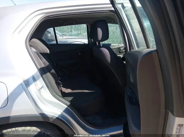 3GNCJKSB0KL120124 2019 CHEVROLET TRAX - Image 8