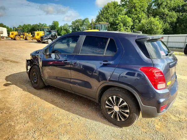 3GNCJKSB0KL128515 2019 CHEVROLET TRAX - Image 2