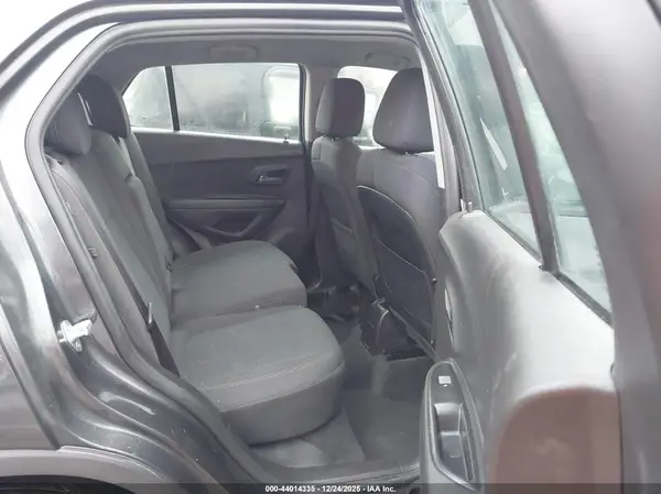 3GNCJKSB0KL129471 2019 CHEVROLET TRAX - Image 8