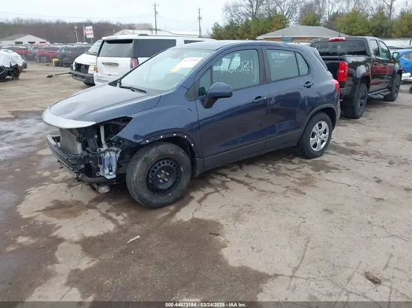 3GNCJKSB0KL138901 2019 CHEVROLET TRAX - Image 2