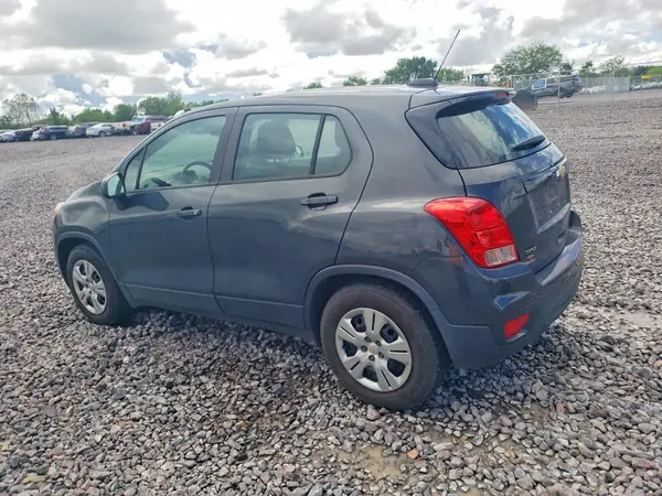 3GNCJKSB0KL143192 2019 CHEVROLET TRAX - Image 2