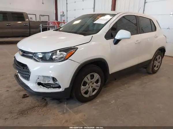 3GNCJKSB0KL143936 2019 CHEVROLET TRAX - Image 2
