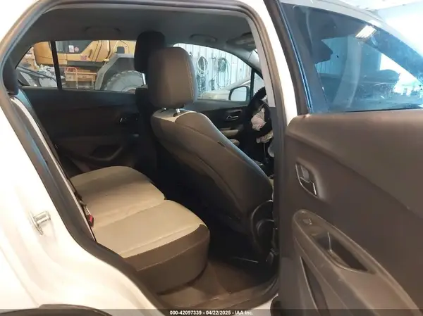 3GNCJKSB0KL143936 2019 CHEVROLET TRAX - Image 8