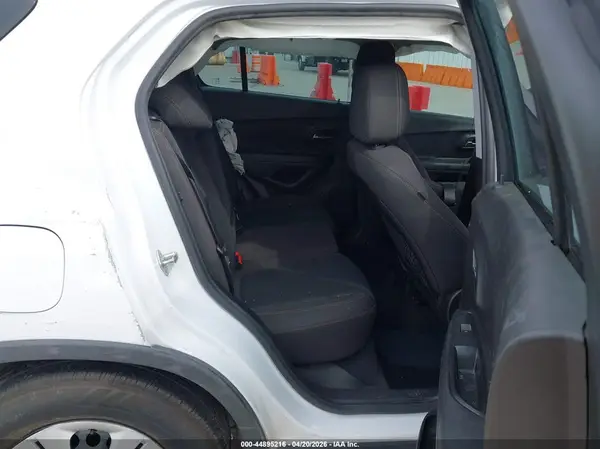 3GNCJKSB0KL145136 2019 CHEVROLET TRAX - Image 8