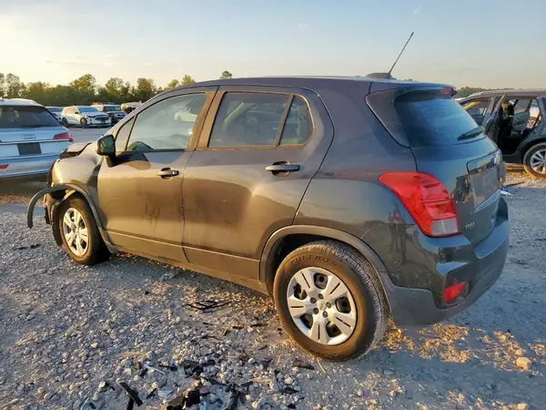 3GNCJKSB0KL160557 2019 CHEVROLET TRAX - Image 2