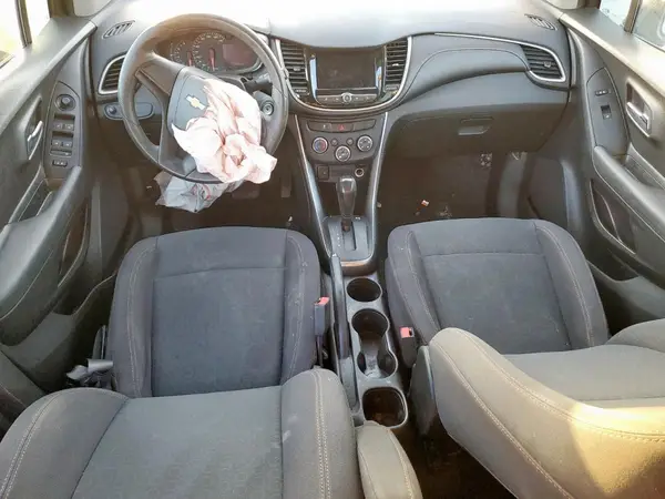 3GNCJKSB0KL160557 2019 CHEVROLET TRAX - Image 8