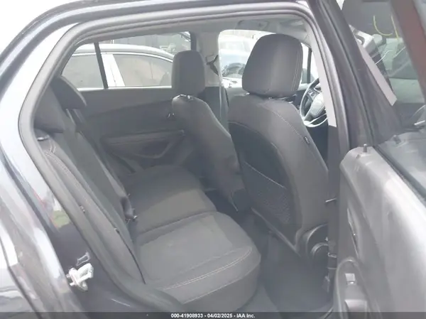 3GNCJKSB0KL173860 2019 CHEVROLET TRAX - Image 8