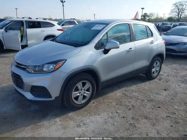 3GNCJKSB0KL189430 2019 CHEVROLET TRAX - Image 2