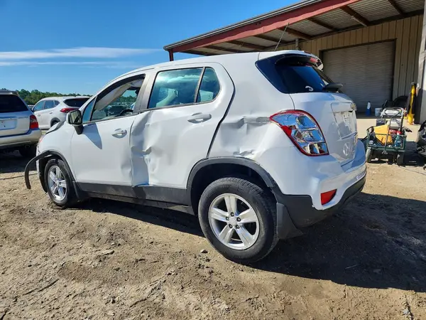 3GNCJKSB0KL210146 2019 CHEVROLET TRAX - Image 2