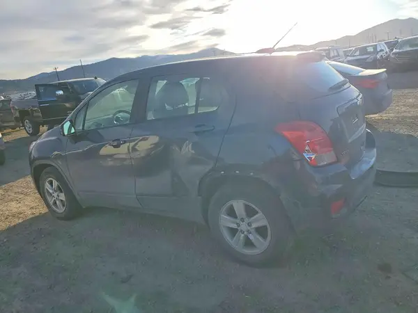 3GNCJKSB0KL215248 2019 CHEVROLET TRAX - Image 2