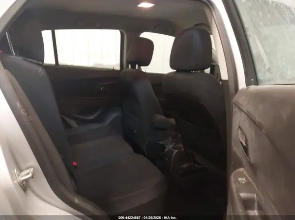 3GNCJKSB0KL217825 2019 CHEVROLET TRAX - Image 8