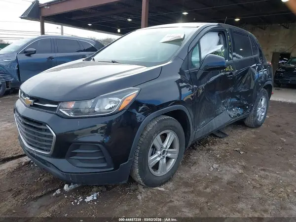 3GNCJKSB0KL233197 2019 CHEVROLET TRAX - Image 2