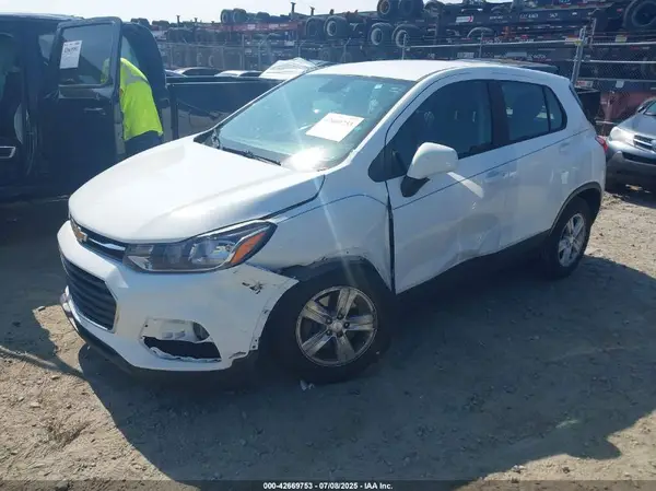 3GNCJKSB0KL236844 2019 CHEVROLET TRAX - Image 2