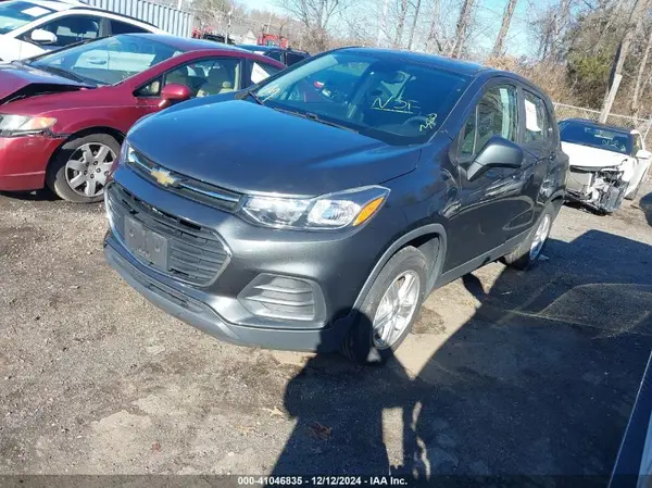 3GNCJKSB0KL239467 2019 CHEVROLET TRAX - Image 2
