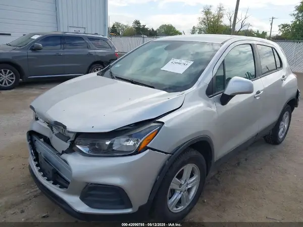 3GNCJKSB0KL253210 2019 CHEVROLET TRAX - Image 2