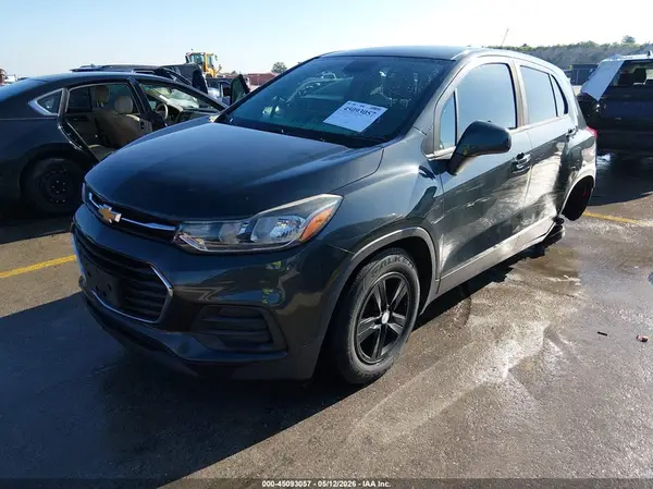 3GNCJKSB0KL257371 2019 CHEVROLET TRAX - Image 2