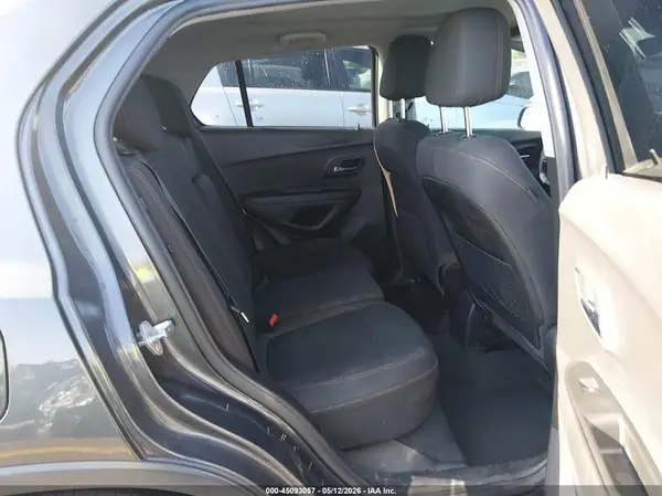 3GNCJKSB0KL257371 2019 CHEVROLET TRAX - Image 8