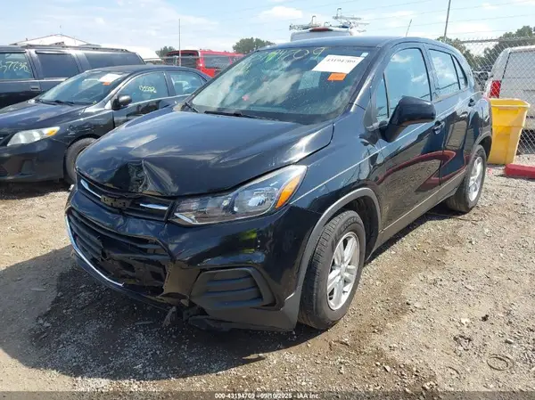 3GNCJKSB0KL277278 2019 CHEVROLET TRAX - Image 2