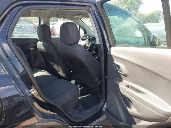3GNCJKSB0KL277278 2019 CHEVROLET TRAX - Image 8