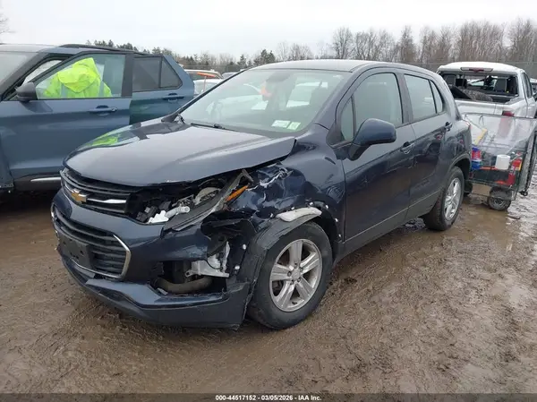 3GNCJKSB0KL286515 2019 CHEVROLET TRAX - Image 2