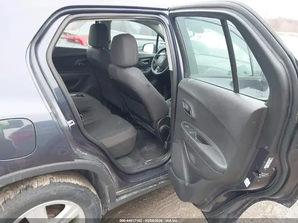 3GNCJKSB0KL286515 2019 CHEVROLET TRAX - Image 8