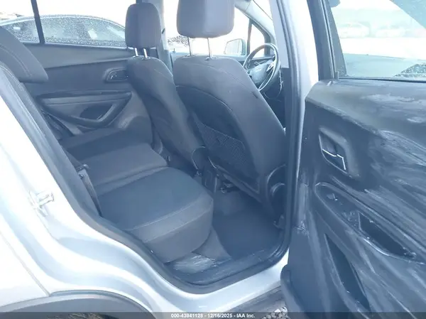 3GNCJKSB0KL295649 2019 CHEVROLET TRAX - Image 8