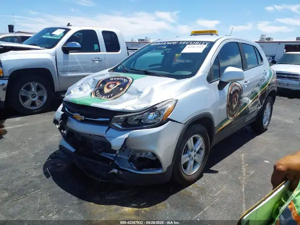 3GNCJKSB0KL299703 2019 CHEVROLET TRAX - Image 2