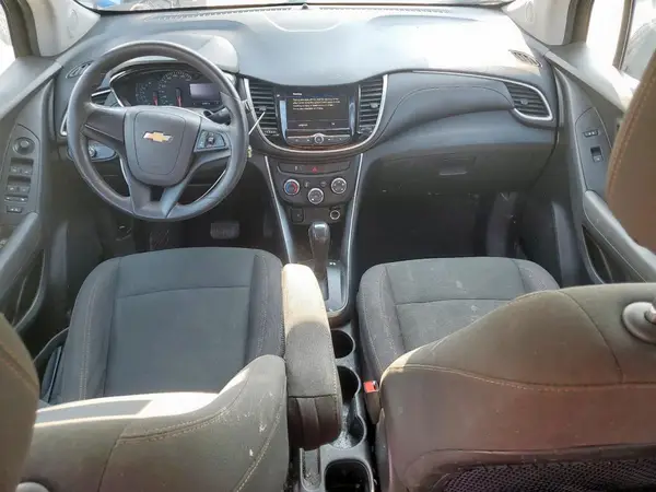 3GNCJKSB0KL304575 2019 CHEVROLET TRAX - Image 8