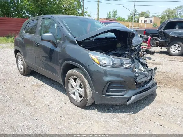 3GNCJKSB0KL332327 2019 CHEVROLET TRAX - Image 1