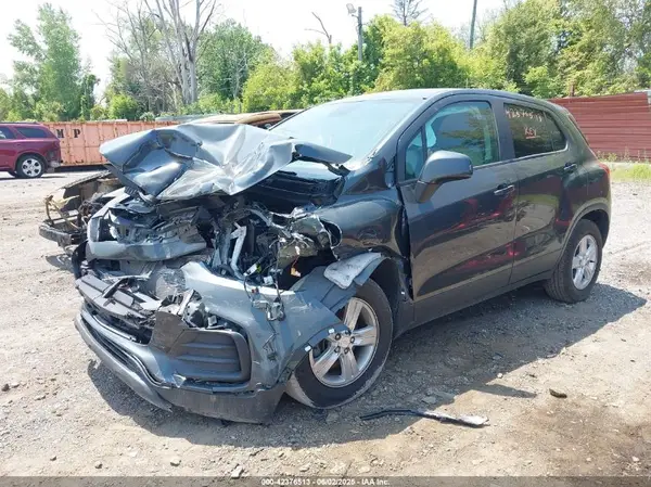 3GNCJKSB0KL332327 2019 CHEVROLET TRAX - Image 2