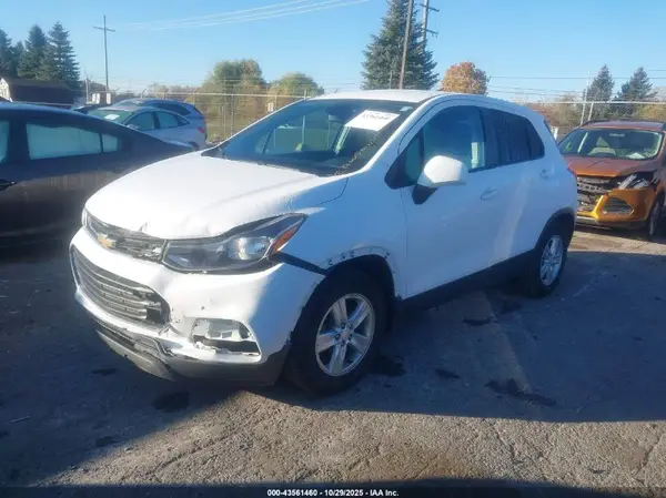 3GNCJKSB0KL344977 2019 CHEVROLET TRAX - Image 2
