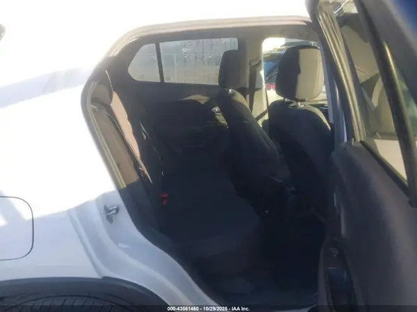 3GNCJKSB0KL344977 2019 CHEVROLET TRAX - Image 8