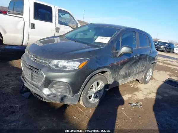 3GNCJKSB0KL369409 2019 CHEVROLET TRAX - Image 2