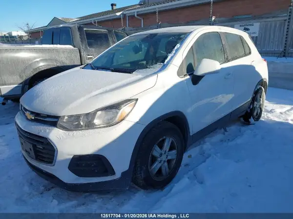 3GNCJKSB0KL369698 2019 CHEVROLET TRAX - Image 2
