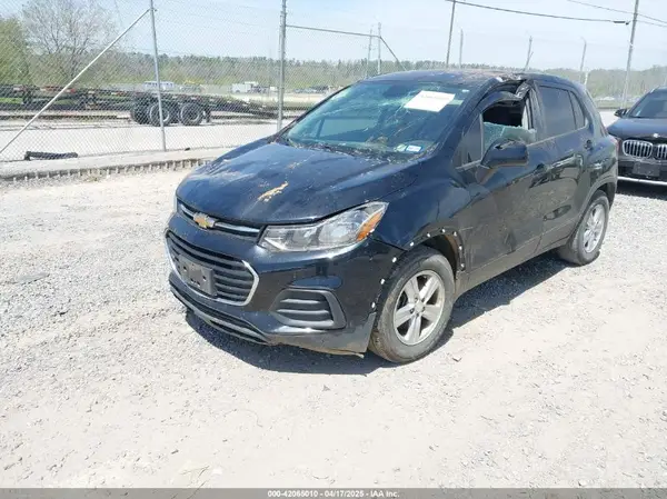 3GNCJKSB0KL371838 2019 CHEVROLET TRAX - Image 2