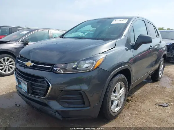 3GNCJKSB0KL378756 2019 CHEVROLET TRAX - Image 2
