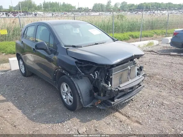 3GNCJKSB0KL379602 2019 CHEVROLET TRAX - Image 1