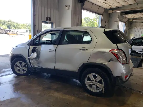 3GNCJKSB0KL380748 2019 CHEVROLET TRAX - Image 2