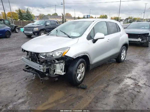 3GNCJKSB0KL388803 2019 CHEVROLET TRAX - Image 2