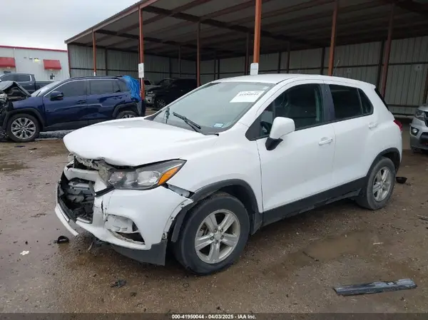 3GNCJKSB0KL388834 2019 CHEVROLET TRAX - Image 2