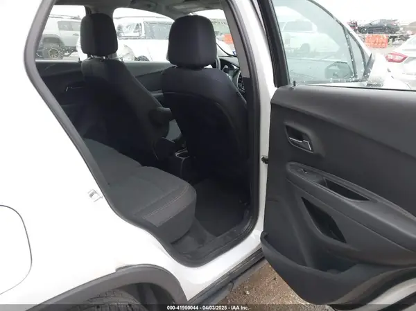3GNCJKSB0KL388834 2019 CHEVROLET TRAX - Image 8