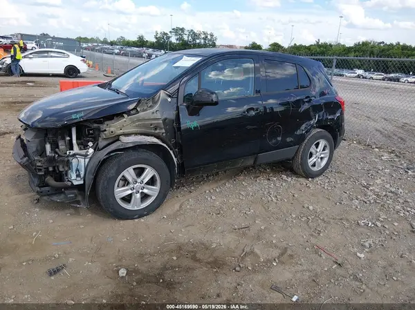 3GNCJKSB0KL389658 2019 CHEVROLET TRAX - Image 2