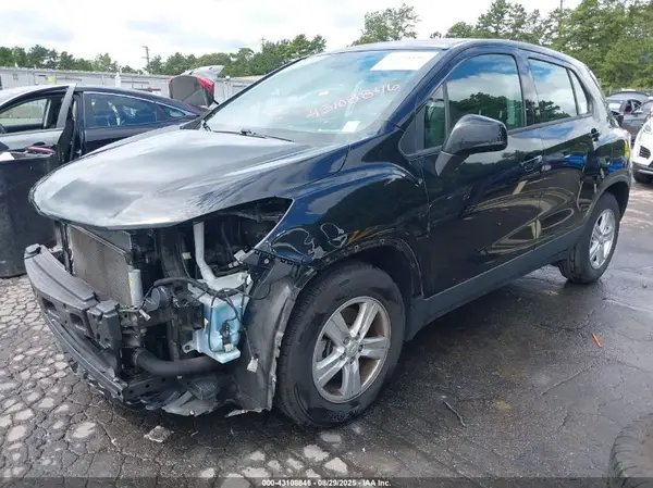3GNCJKSB0KL399820 2019 CHEVROLET TRAX - Image 2