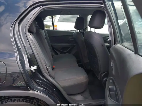 3GNCJKSB0KL399820 2019 CHEVROLET TRAX - Image 8