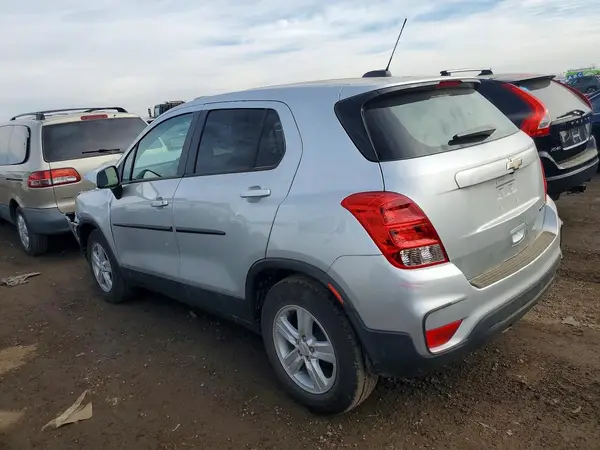 3GNCJKSB0KL403011 2019 CHEVROLET TRAX - Image 2