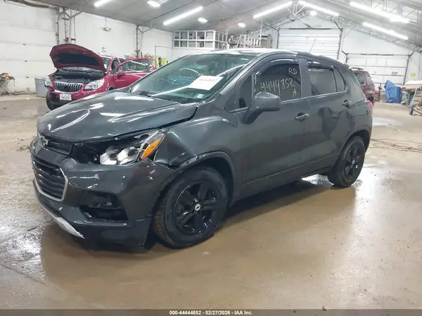 3GNCJKSB0KL405034 2019 CHEVROLET TRAX - Image 2